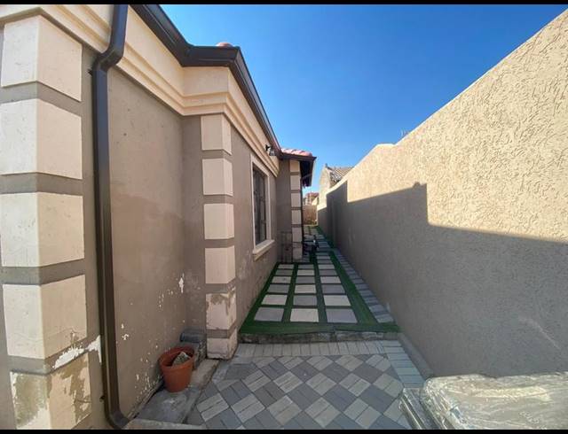 4 BEDROOM HOUSE FOR SALE IN BIRCH ACRES